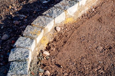 Cobblestone curb